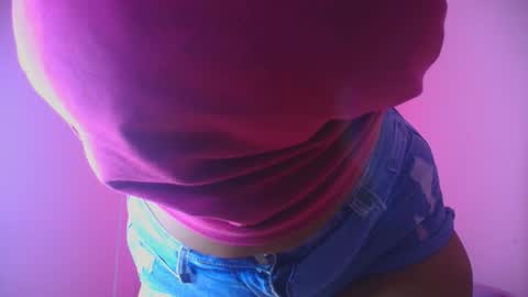 Snapshot of cristal_hott01 chatting on October 21, 9:18 pm Cristal online show from October 21, 9:18 pm