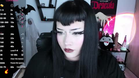 Snapshot of cristal_kosh chatting on October 3, 1:19 pm Cris online show from October 3, 1:19 pm