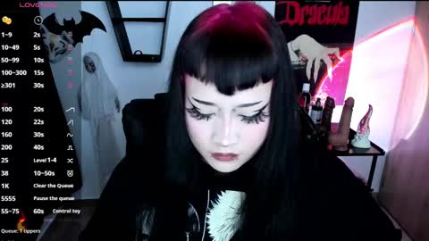 Cris online show from November 8, 9:51 pm