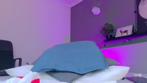 Nicole  Connection time 220pm-910pmCol online show from November 24, 8:07 pm