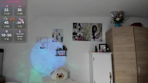 Snapshot of cristalmunez chatting on October 14, 1:08 am cristal online show from October 14, 1:08 am