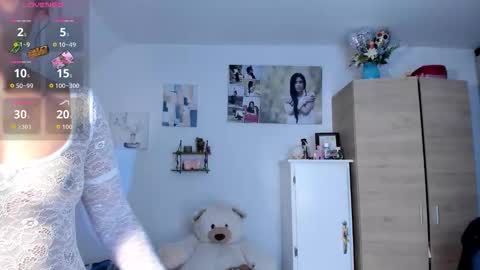 Snapshot of cristalmunez chatting on October 19, 5:39 pm cristal online show from October 19, 5:39 pm
