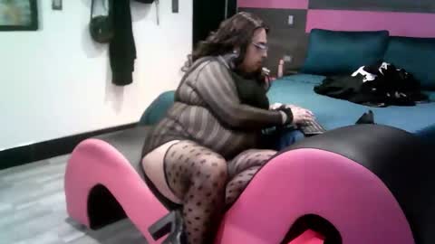 Linda Cross online show from April 14, 10:46 pm