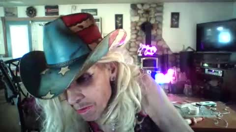 Snapshot of crossdrsr1 chatting on October 22, 4:41 pm crossdrsr1 online show from October 22, 4:41 pm
