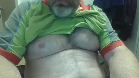 Snapshot of crouch1 chatting on December 11, 11:41 am Crouch1 online show from December 11, 11:41 am