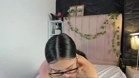 crowm_le online show from April 16, 4:40 pm