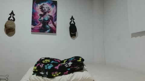 Crystal Blaze online show from April 22, 2:52 am