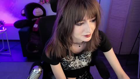 crystallbloom online show from April 25, 4:58 am