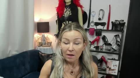 CrystalHotty online show from June 18, 4:40 am