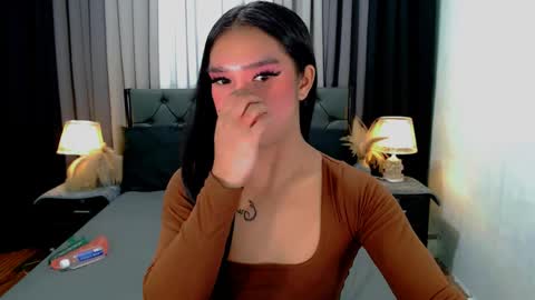 bea takashi  online show from March 31, 9:43 am