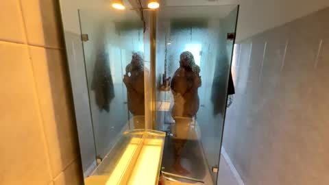 cubbybear_it online show from January 11, 2:01 pm