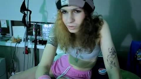 cuddleavenue online show from November 18, 2:36 am