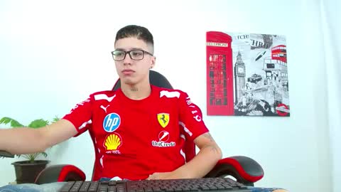 cumandres online show from September 15, 1:56 pm