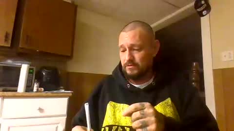 Snapshot of cuntreeboy68 chatting on December 23, 10:55 pm Bash online show from December 23, 10:55 pm