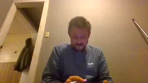 Snapshot of cuntreeboy68 chatting on December 4, 5:21 am Bash online show from December 4, 5:21 am