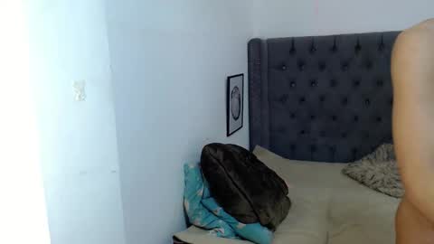 Snapshot of cuppycupcake_2 chatting on October 21, 10:35 pm Xyrien online show from October 21, 10:35 pm