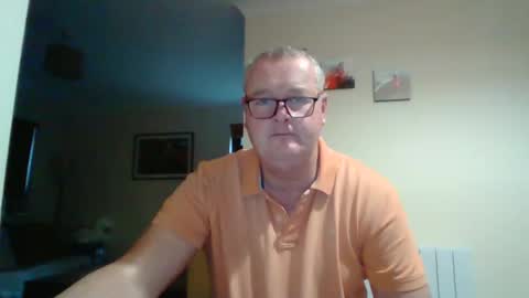 Snapshot of curiousax77 chatting on December 17, 9:50 am curiousax77 online show from December 17, 9:50 am