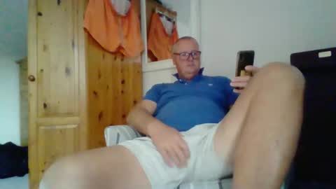 Snapshot of curiousax77 chatting on October 7, 9:05 am curiousax77 online show from October 7, 9:05 am