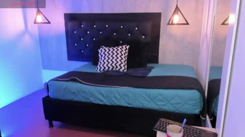 curly_babe1 online show from May 31, 9:49 pm
