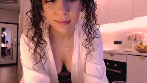 curly_jade_ online show from May 22, 5:42 pm