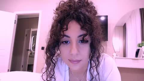 curly_jade_ online show from April 15, 5:16 pm