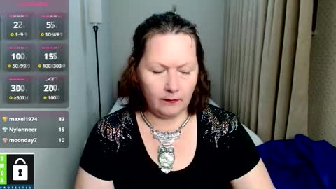 curvy_girlz online show from September 13, 8:00 pm