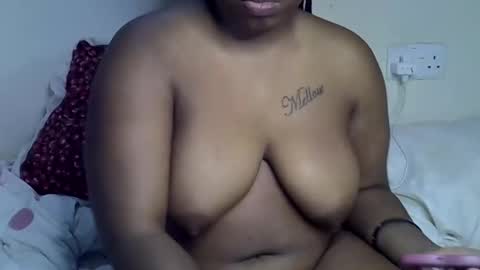 curvy_nelly1 online show from May 15, 11:34 pm