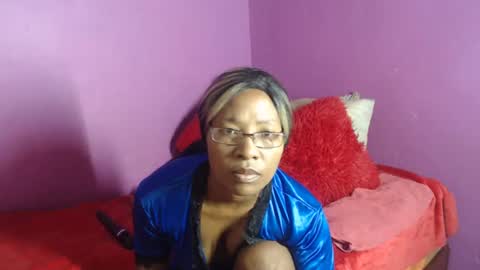 curvypear76x online show from February 4, 9:07 am