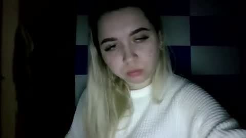 Snapshot of cute_beauty05 chatting on October 23, 9:48 pm cute_beauty05 online show from October 23, 9:48 pm