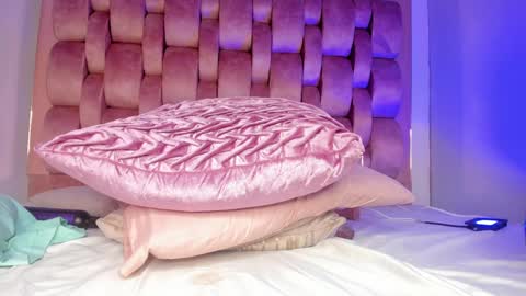 Snapshot of cute_ebonny chatting on December 3, 5:04 am Stacy online show from December 3, 5:04 am