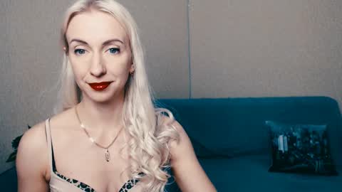 Snapshot of cute_smile_shy chatting on February 13, 7:52 pm cute_smile_shy online show from February 13, 7:52 pm