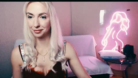 Snapshot of cute_smile_shy chatting on September 27, 9:01 pm cute_smile_shy online show from September 27, 9:01 pm