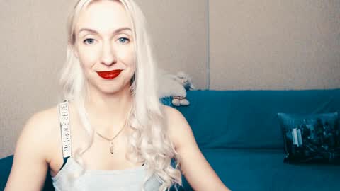 Snapshot of cute_smile_shy chatting on December 28, 8:36 pm cute_smile_shy online show from December 28, 8:36 pm