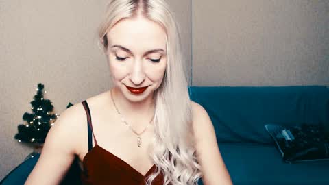 Snapshot of cute_smile_shy chatting on January 5, 7:17 pm cute_smile_shy online show from January 5, 7:17 pm