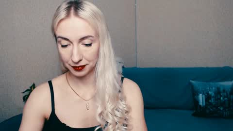 Snapshot of cute_smile_shy chatting on January 21, 7:17 pm cute_smile_shy online show from January 21, 7:17 pm