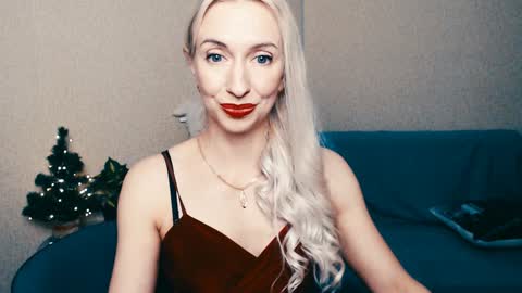 Snapshot of cute_smile_shy chatting on January 5, 10:19 pm cute_smile_shy online show from January 5, 10:19 pm