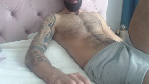 cuteeboy online show from April 5, 8:11 am