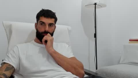 Snapshot of cuteeboy chatting on October 21, 4:32 pm cuteeboy online show from October 21, 4:32 pm