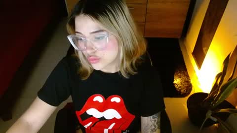 isabella online show from July 11, 7:17 pm