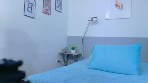 cutepetitee online show from June 8, 7:37 pm