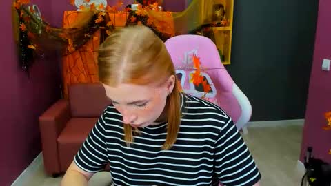 Snapshot of cutie_maniac chatting on October 14, 1:36 pm Lina online show from October 14, 1:36 pm