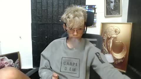 Snapshot of cutie_mico chatting on March 5, 8:32 am cutie_mico online show from March 5, 8:32 am