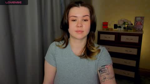 mili online show from April 22, 9:38 am