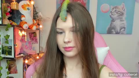 Rori  Instagram cutierori  online show from December 29, 3:11 am