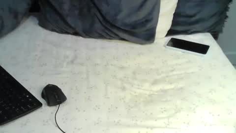 cutlucy25 online show from April 25, 8:39 pm