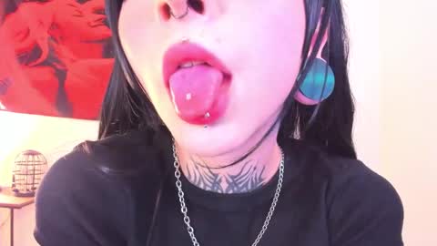 cel I am independent Help me reach 200 thumbs up uwu online show from November 12, 2:03 am