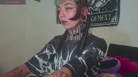 d3m0ny0_0 online show from April 12, 6:39 am