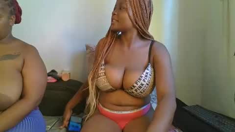 Snapshot of daddies_toy1 chatting on October 19, 4:06 am daddyiestoy online show from October 19, 4:06 am