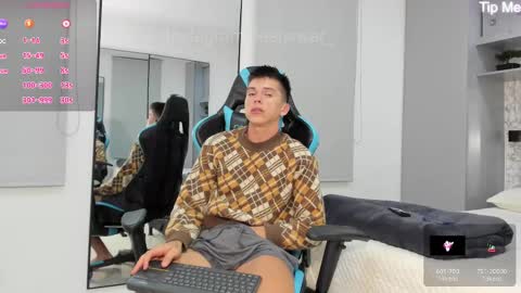 Snapshot of daddyrich4u chatting on October 12, 4:27 am daddyrich4u online show from October 12, 4:27 am