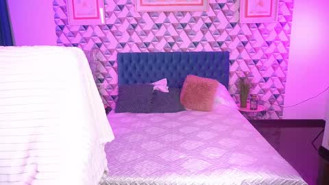 daenerys_daen online show from April 2, 2:13 pm